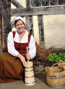 Dairy maid Anna Fielding makes butter in Tudor style at Little Moreton Hall ⓒ Alan Ingram/National Trust